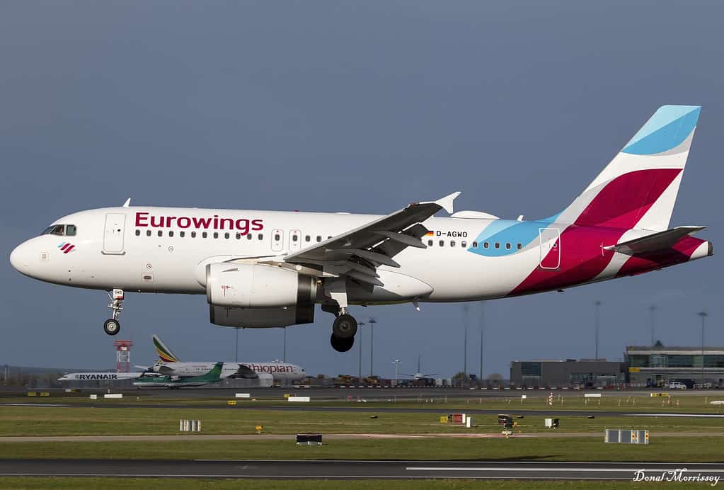 Flugzeug von Eurowings - Fliegen in der Schwangerschaft - Regelungen