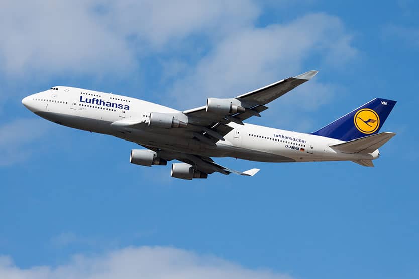 Flugzeug von Lufthansa - Fliegen in der Schwangerschaft - Regelungen