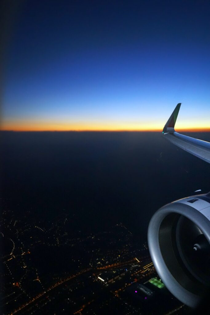 Flugzeug in der Nacht 