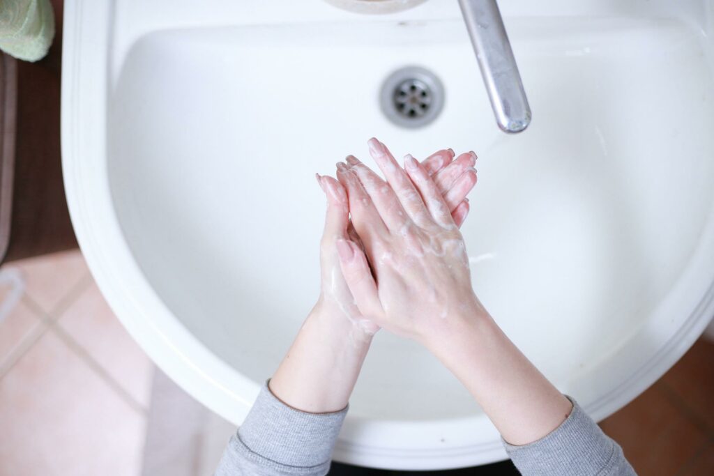 Hände waschen Waschbecken