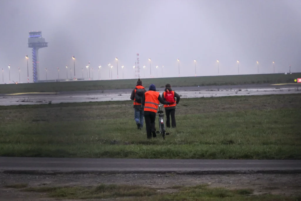 Klimaaktivisten Flughafen Berlin