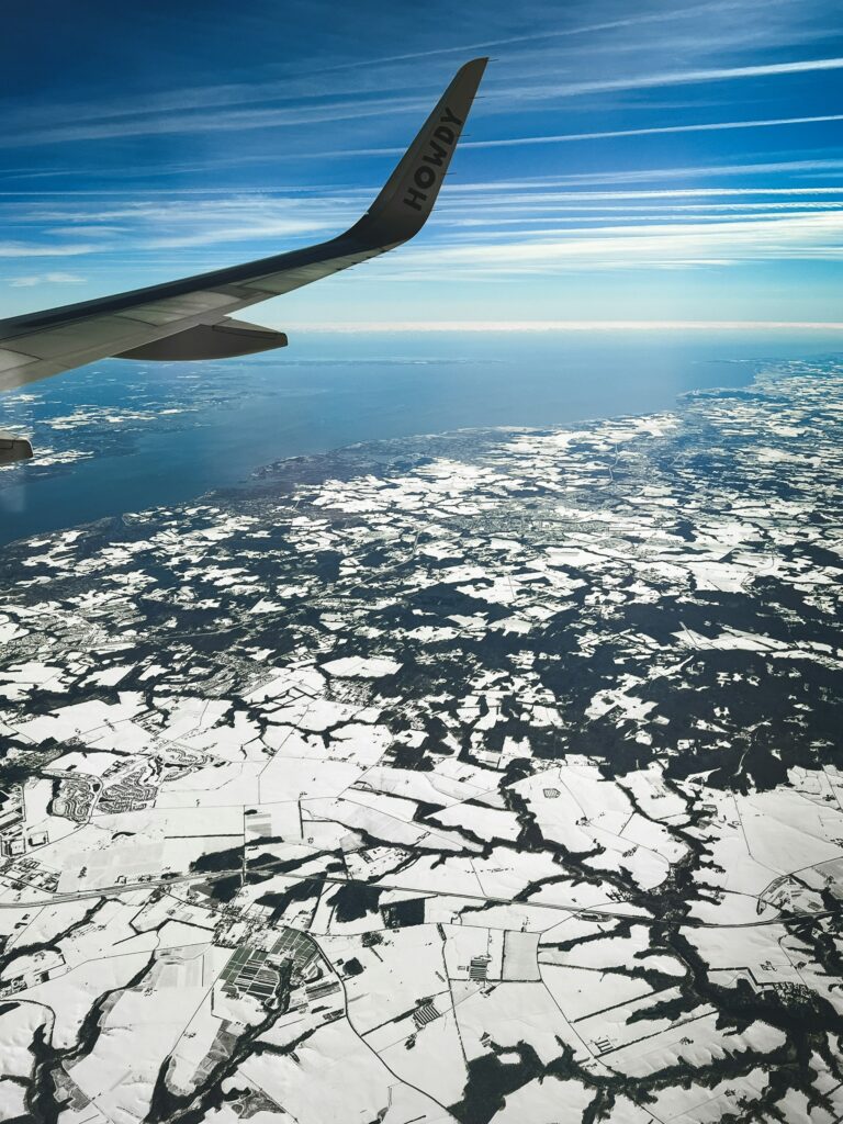 schneelandschaft-blick-flugzeug