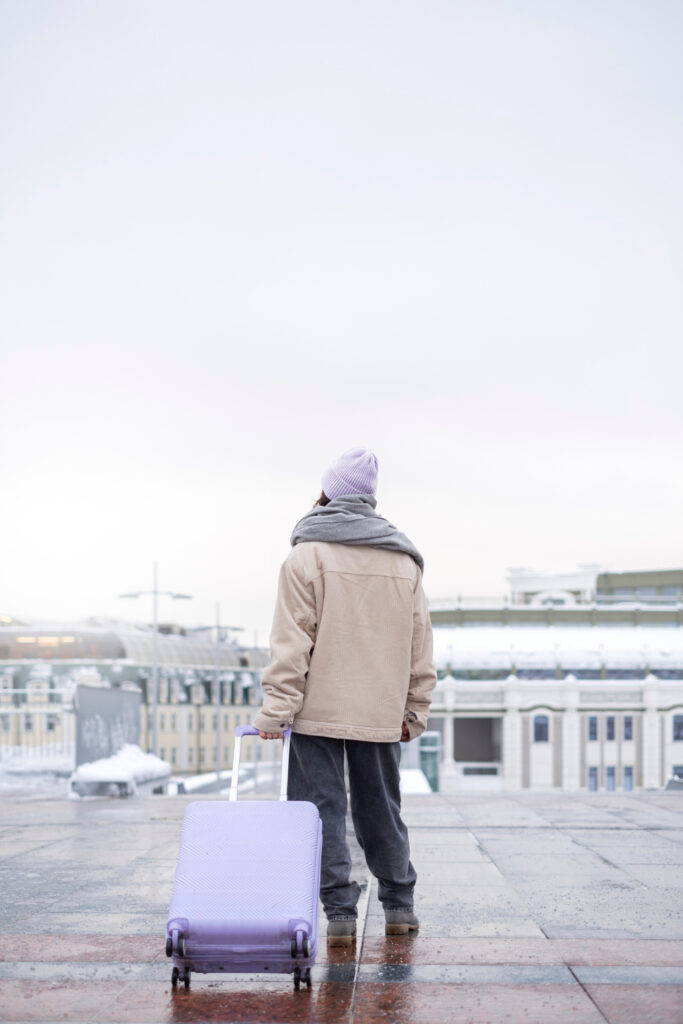 Person wurde das Boarding verweigert und verlässt den Flughafen. 