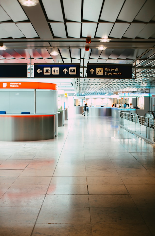 Leere Gänge im Flughafen Nürnberg.